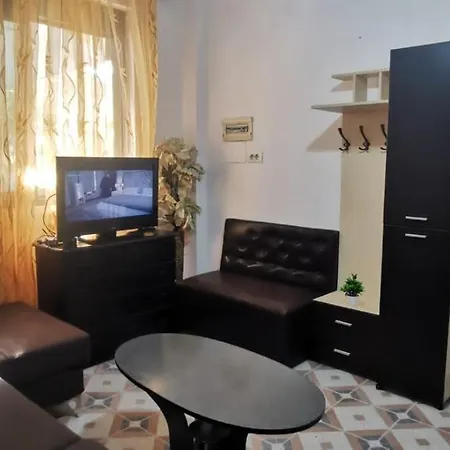 Daire Lovely Appartament 1-4 Gjm